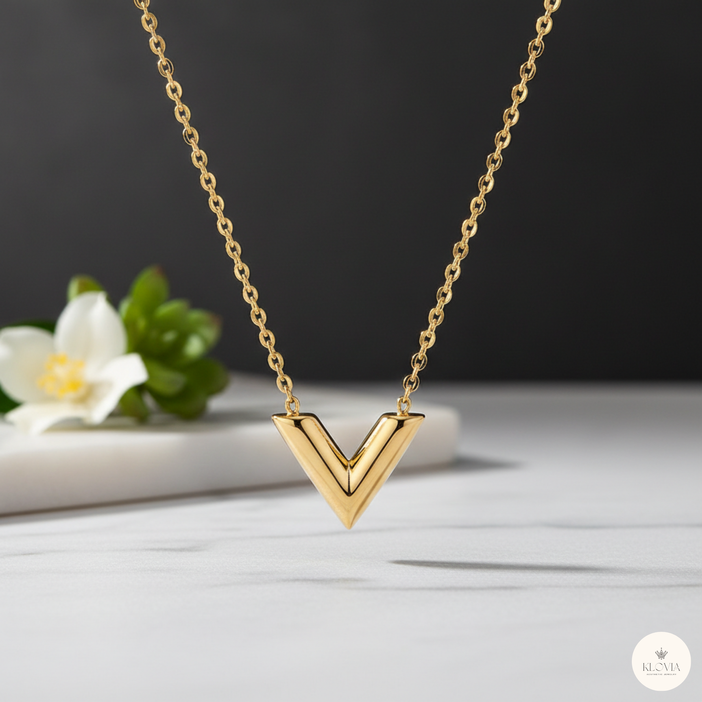 "V" theme anti tarnish pendant